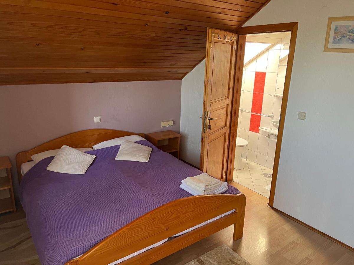 Guesthouse Hodak เซลิสเต เดรซิสโก ภายนอก รูปภาพ